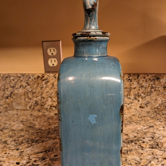 Privilege Turquoise Blue Vase with Fleur-de-lis Top, Very Unique, Beauti… - Picture 10 of 11